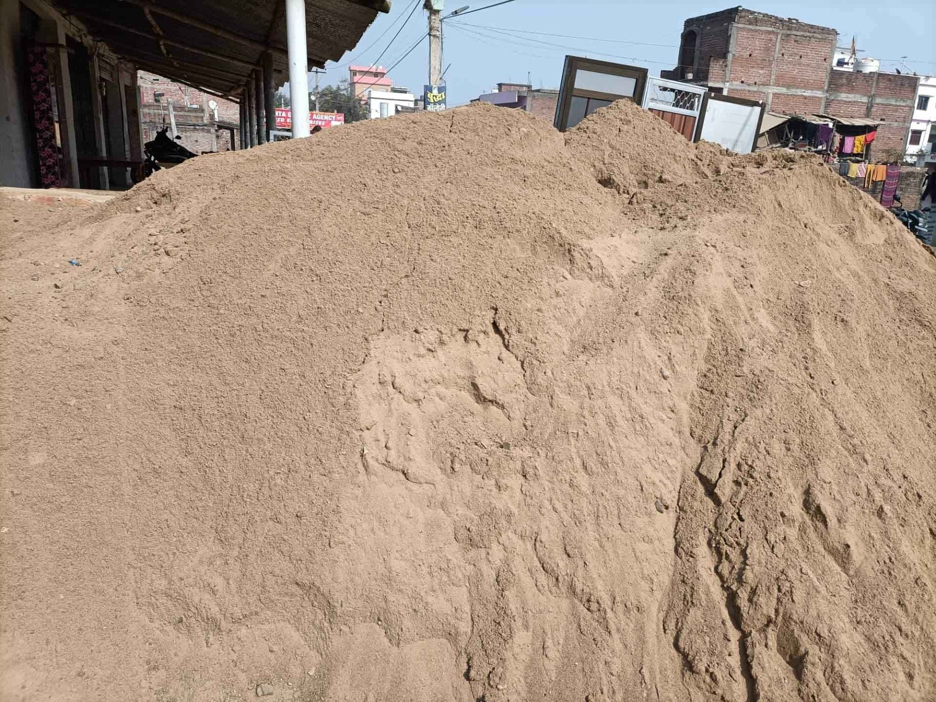 Fine construction sand (balu)